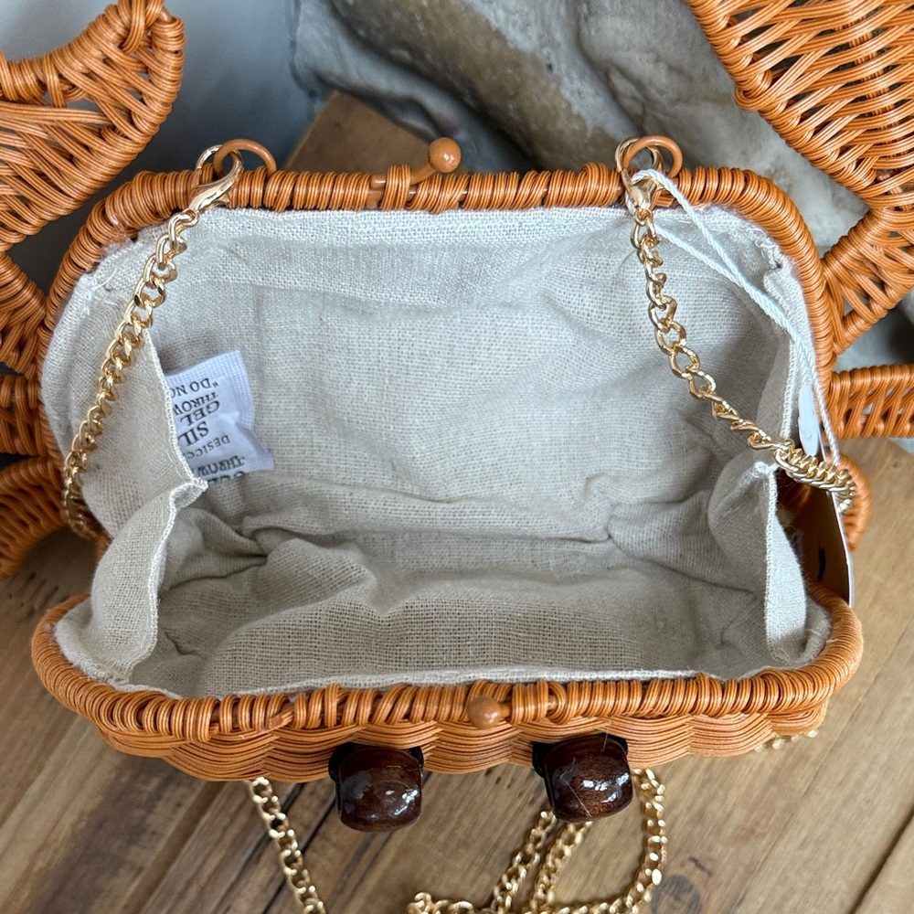 🦀 NWT Tommy Bahama Crab Shaped Woven Bag with Gold Chain - Picture 6 of 9